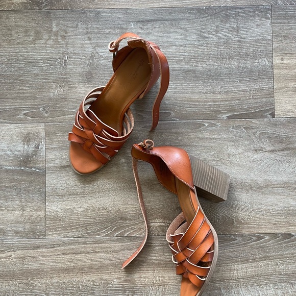 GUARACHE HEELS (7.5/8) - Picture 5 of 5